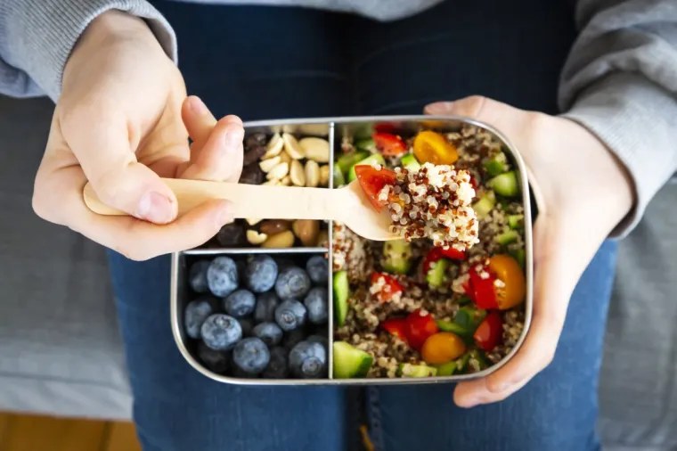 Cara Nutrisi Cerdas Mengurangi Risiko Duduk Lama di Kantor Cara Nutrisi Cerdas Mengurangi Risiko Duduk Lama di Kantor